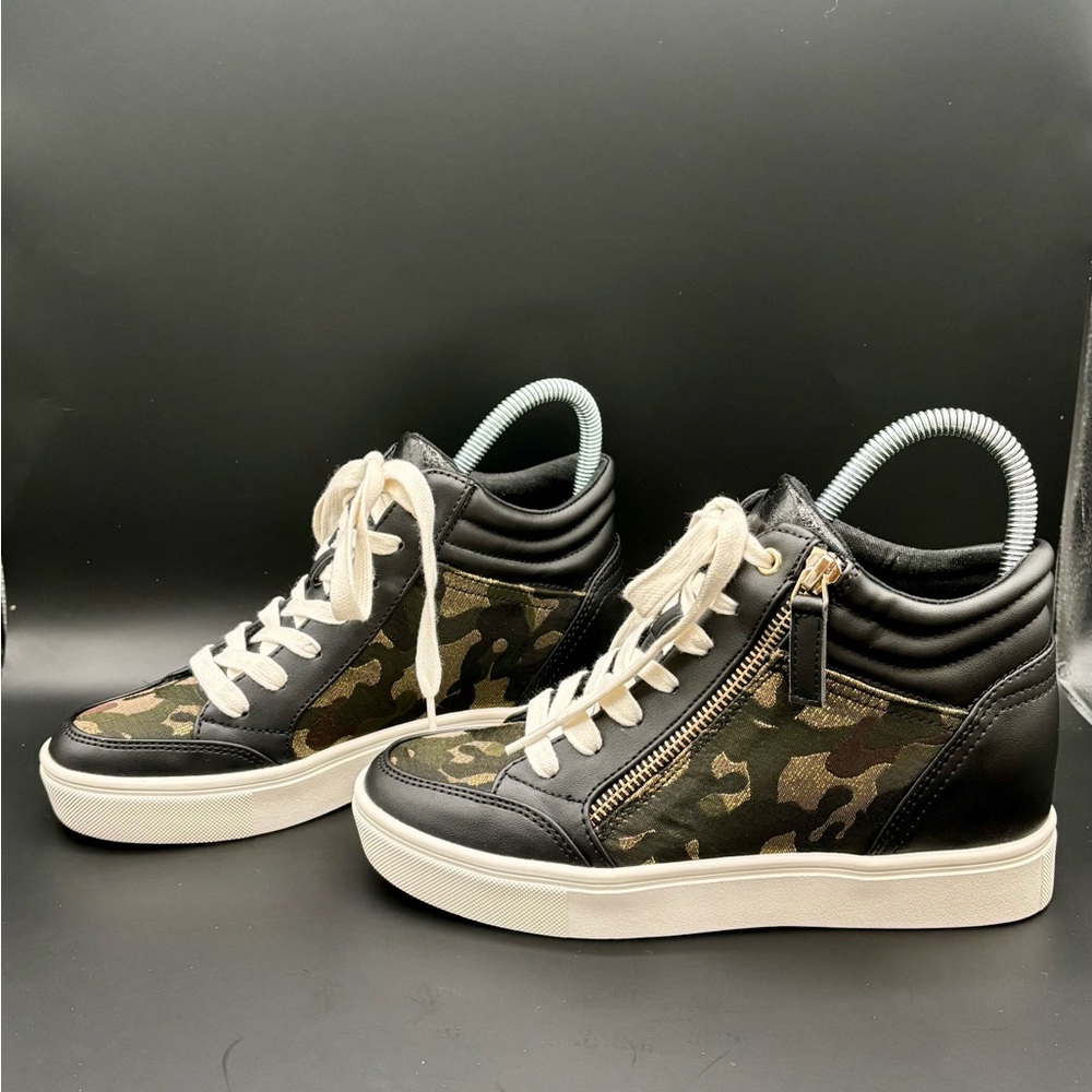 Women's Nine West Tons Camouflage High-Top Sneakers, Size 6M.